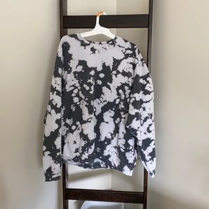 URBAN OUTFITTETRS distressed tie-dye pullover